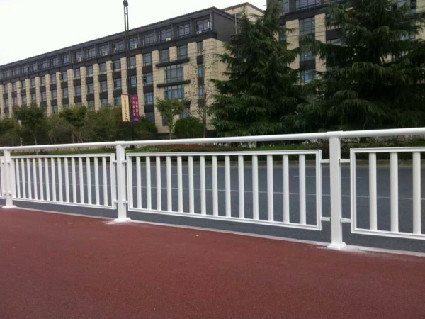 道路护栏