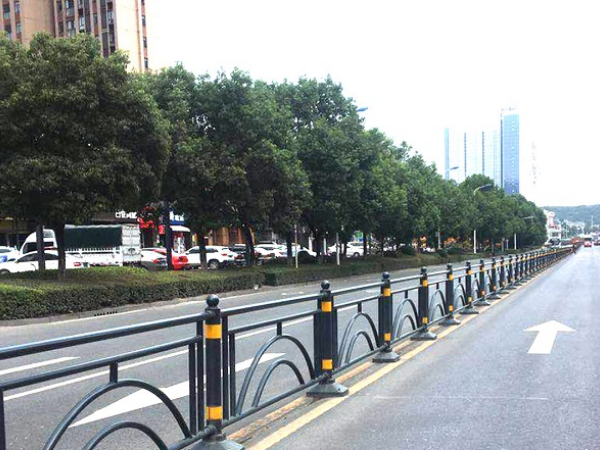 中央道路护栏