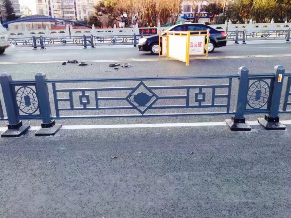 中央道路护栏