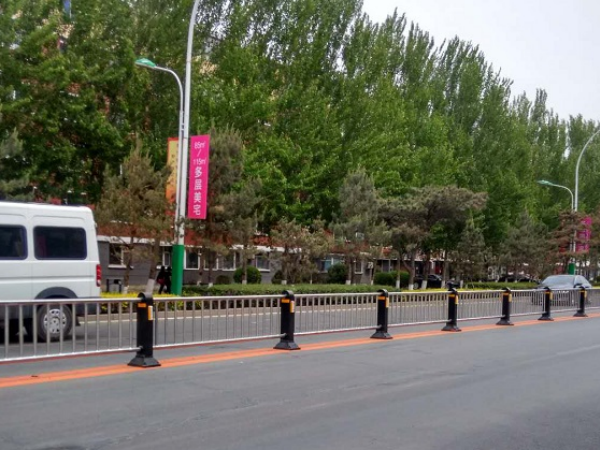 中央道路护栏