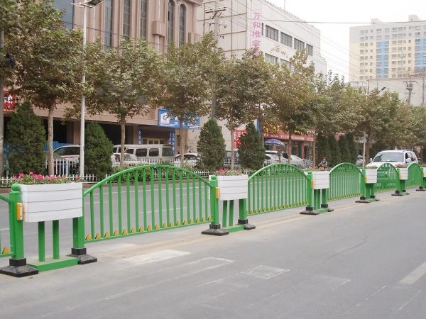 中央道路护栏