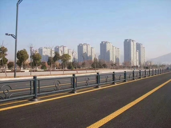 中央道路护栏