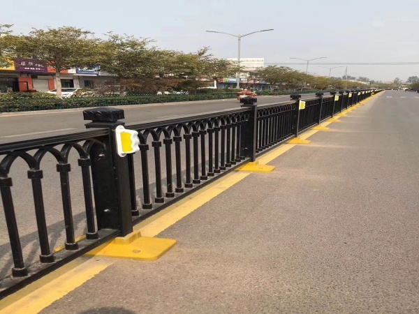 中央道路护栏