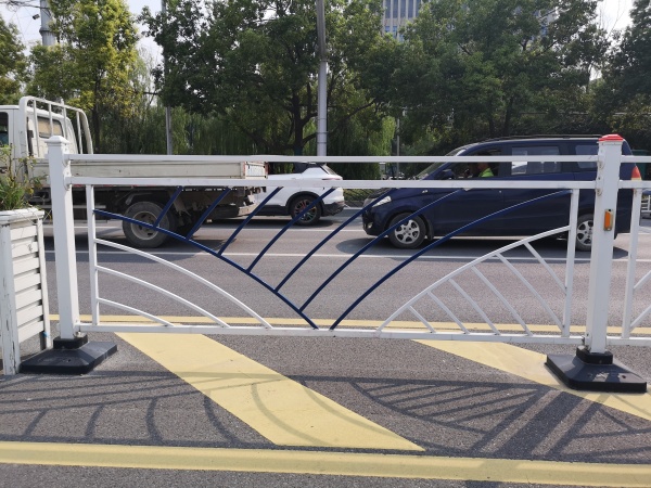 中央道路护栏
